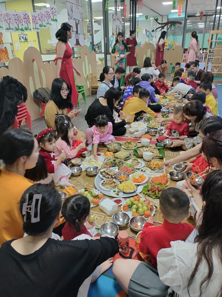 Ấm áp bữa cơm tất niên của các bạn nhỏ 3T Edu
