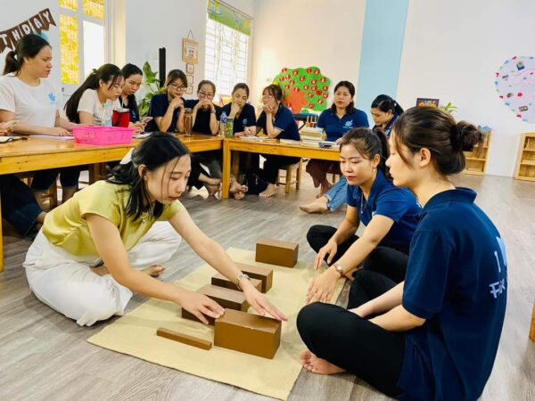Đào tạo nâng cao nghiệp vụ Montessori cho giáo viên toàn hệ thống