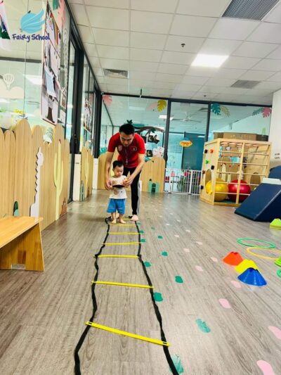 Hoạt động thể thao phối hợp giải trí trong giờ học Montessori 20 Hoạt động thể thao phối hợp giải trí trong giờ học Montessori