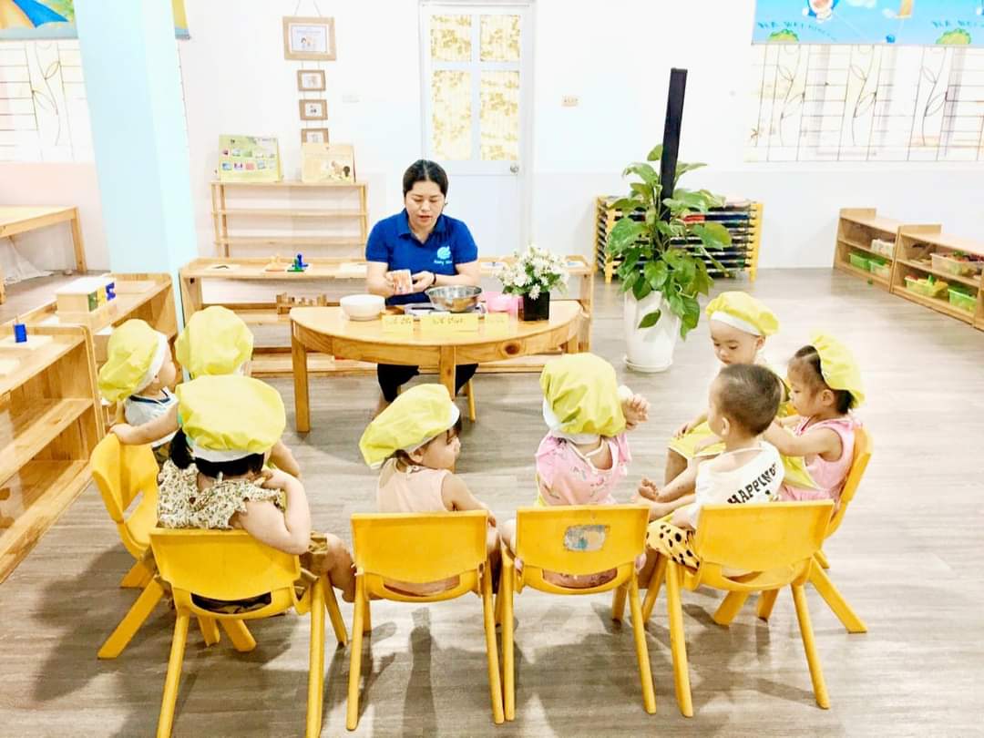 Trẻ thực hành cuộc sống thông qua tiết học Làm sữa chua