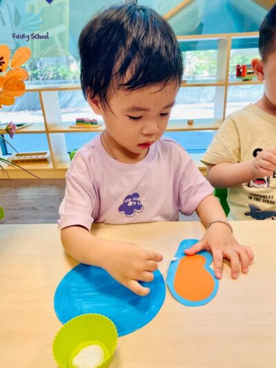 Hoạt động tạo hình: Làm chú voi từ đĩa giấy