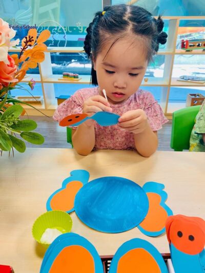 Hoạt động tạo hình: Làm chú voi từ đĩa giấy