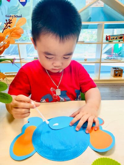 Hoạt động tạo hình: Làm chú voi từ đĩa giấy