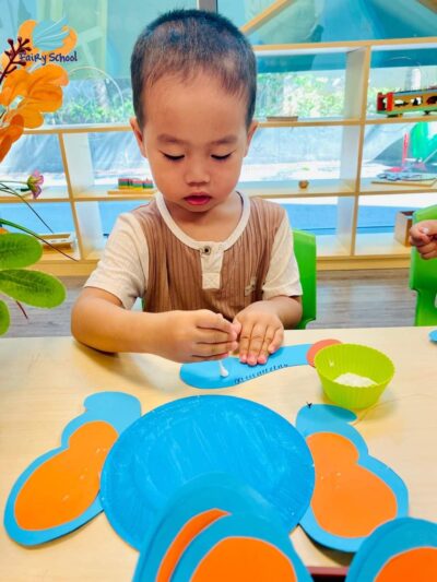 Hoạt động tạo hình: Làm chú voi từ đĩa giấy