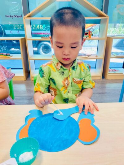 Hoạt động tạo hình: Làm chú voi từ đĩa giấy