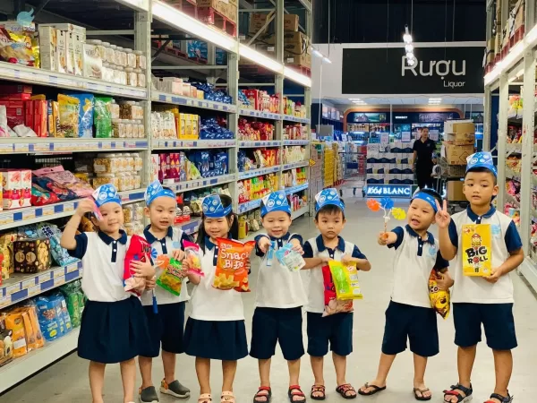 Bé đi siêu thị, trải nghiệm điều hay, sử dụng tiền hiệu quả