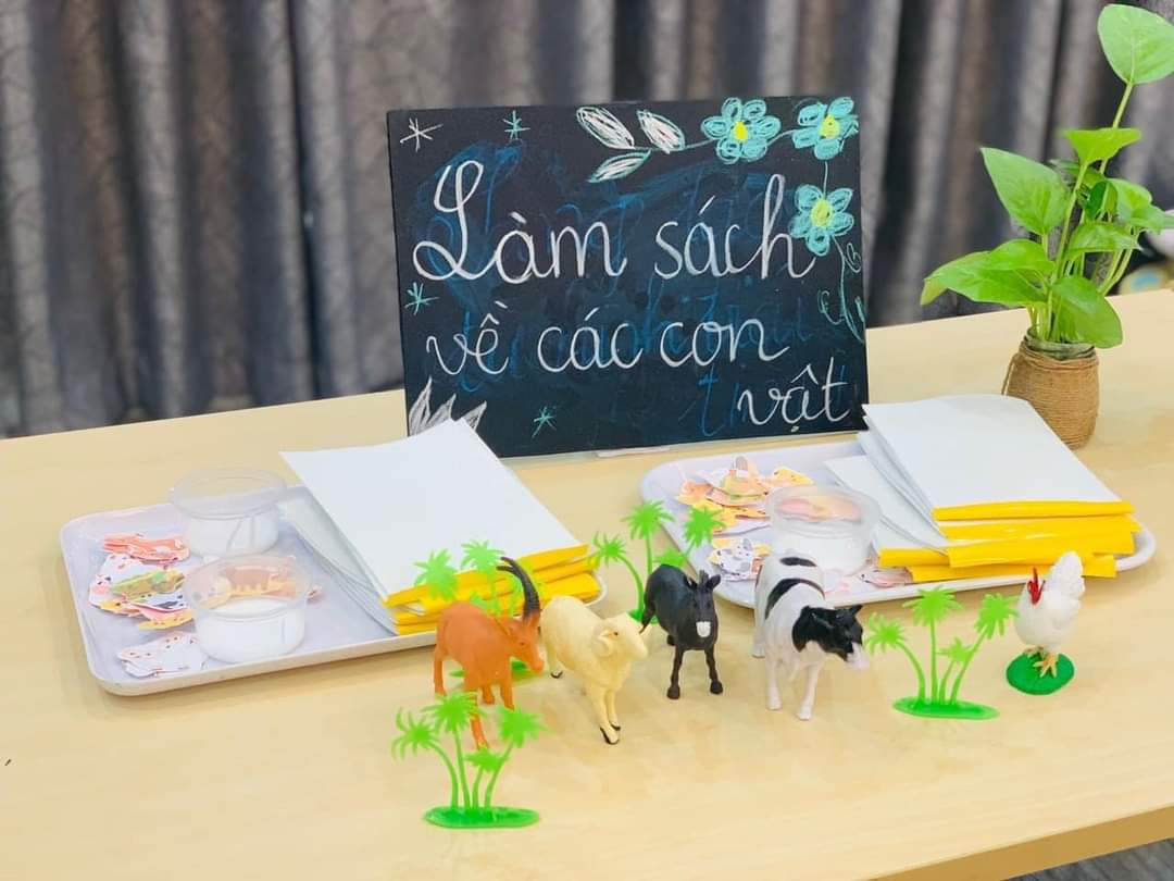 FaiRier hứng khởi trong tiết học Làm sách vải dạ con vật