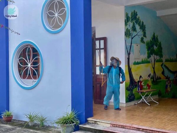 Quy trình phun thuốc diệt muỗi và côn trùng tại 3T Edu - Tăng cường phòng chống dịch bệnh Sốt xuất huyết