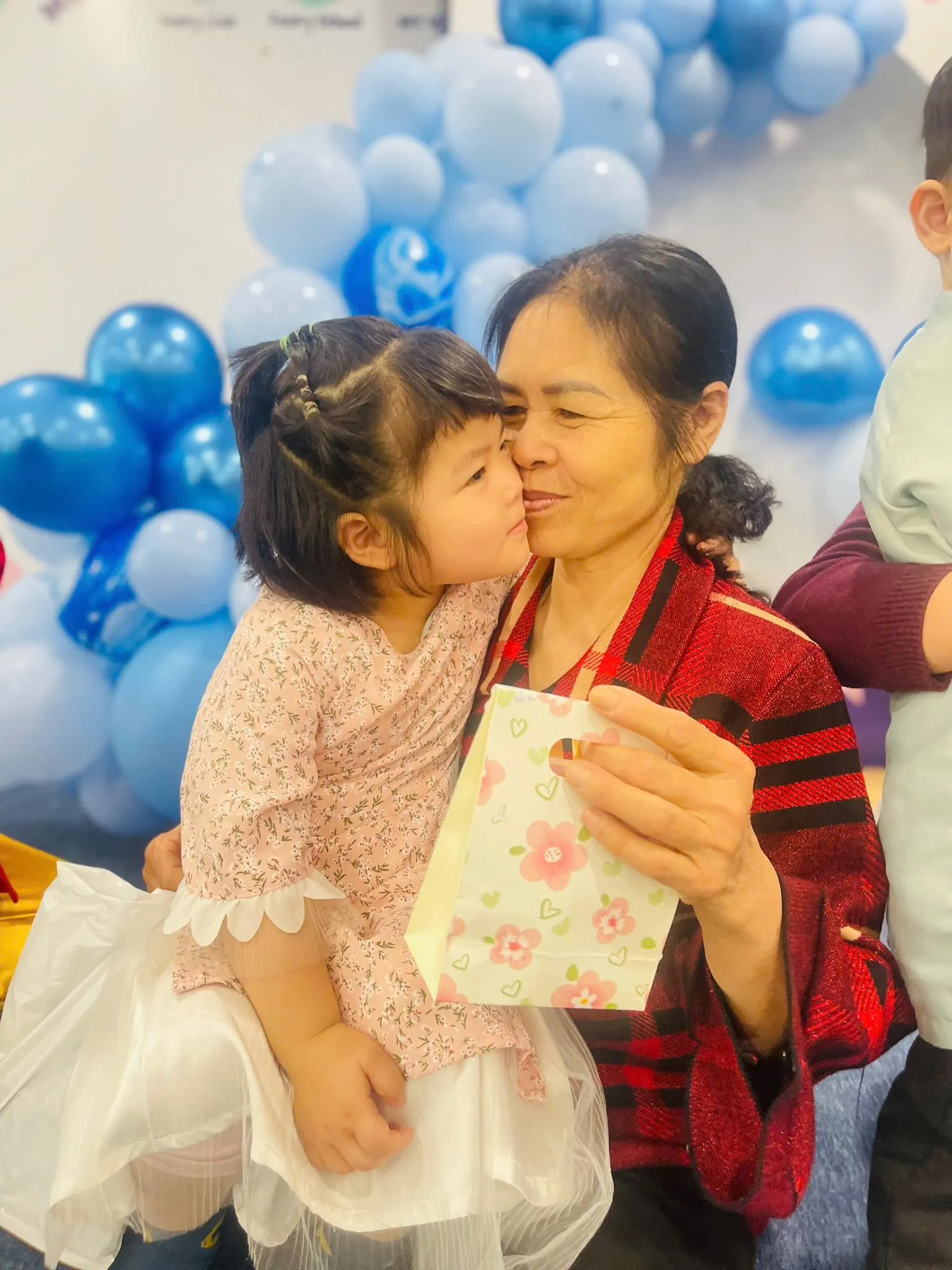 3T Edu chào mừng Ngày Quốc tế Phụ nữ 8/3 – Trao gửi yêu thương từ những đôi tay bé nhỏ