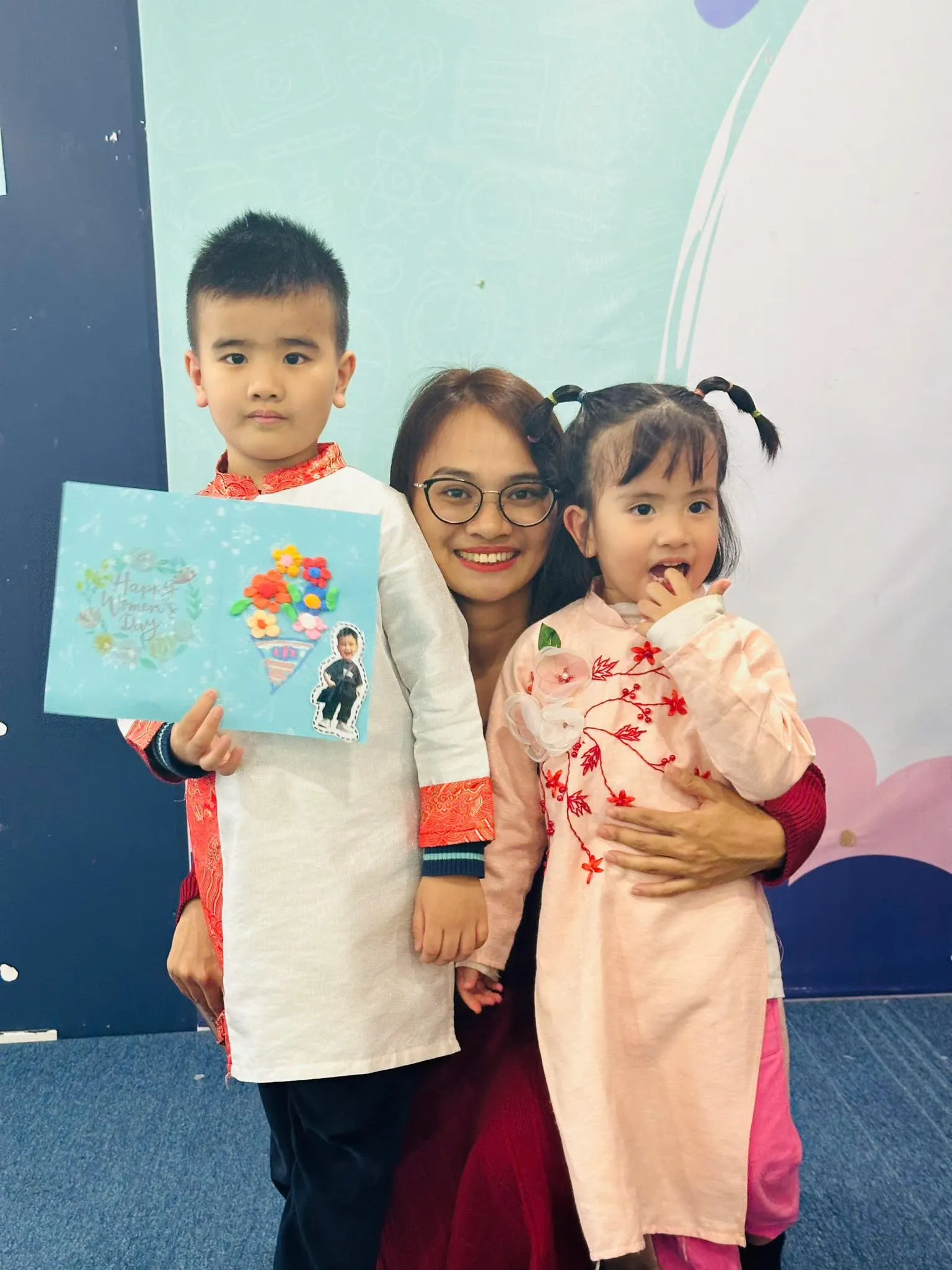 3T Edu chào mừng Ngày Quốc tế Phụ nữ 8/3 – Trao gửi yêu thương từ những đôi tay bé nhỏ
