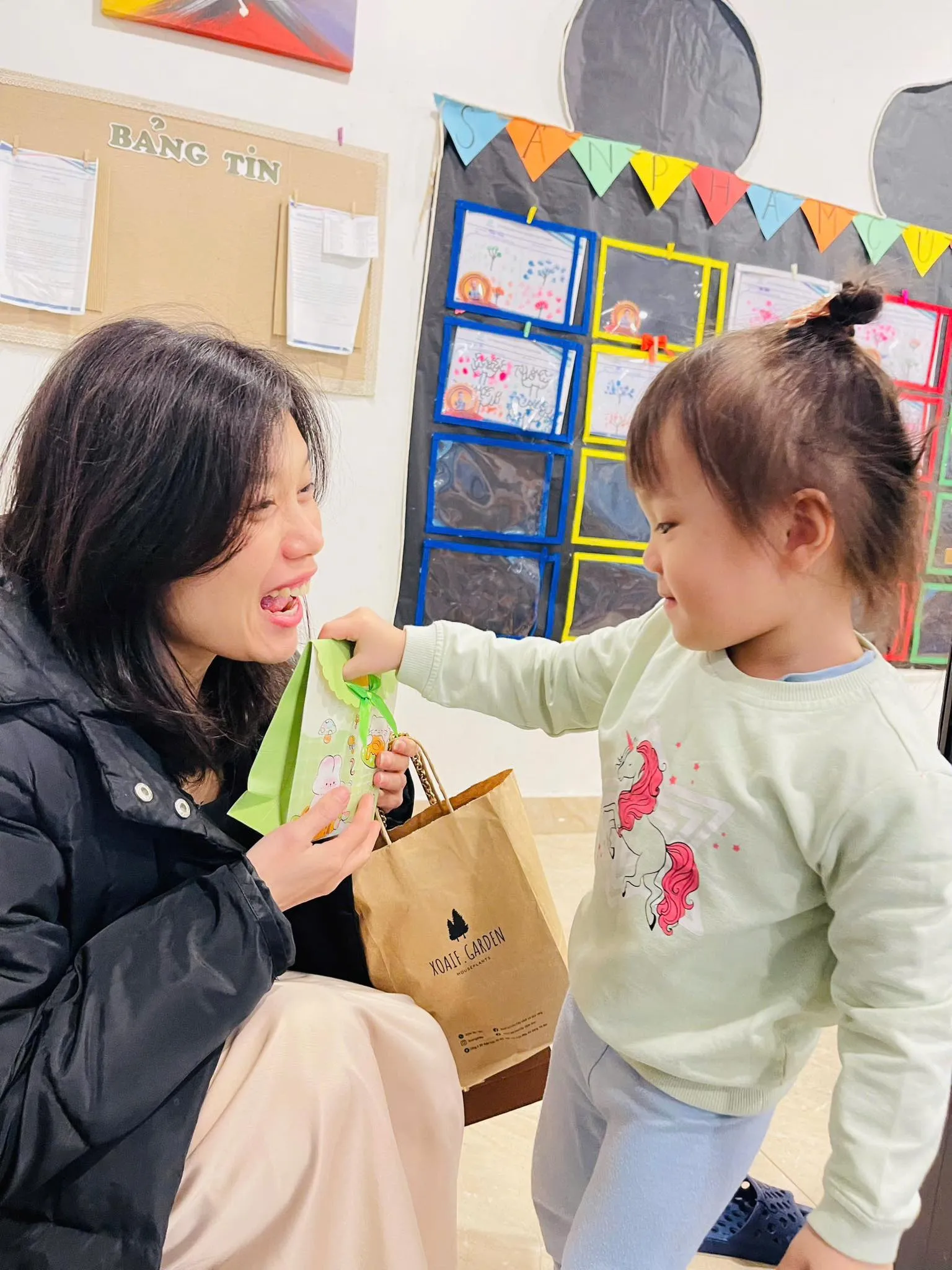 3T Edu chào mừng Ngày Quốc tế Phụ nữ 8/3 – Trao gửi yêu thương từ những đôi tay bé nhỏ