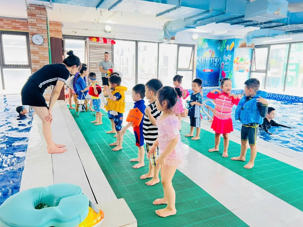 Lớp Bơi Miễn Phí Tại 3T Edu: Mùa Hè Năng Động Và An Toàn Cho Trẻ