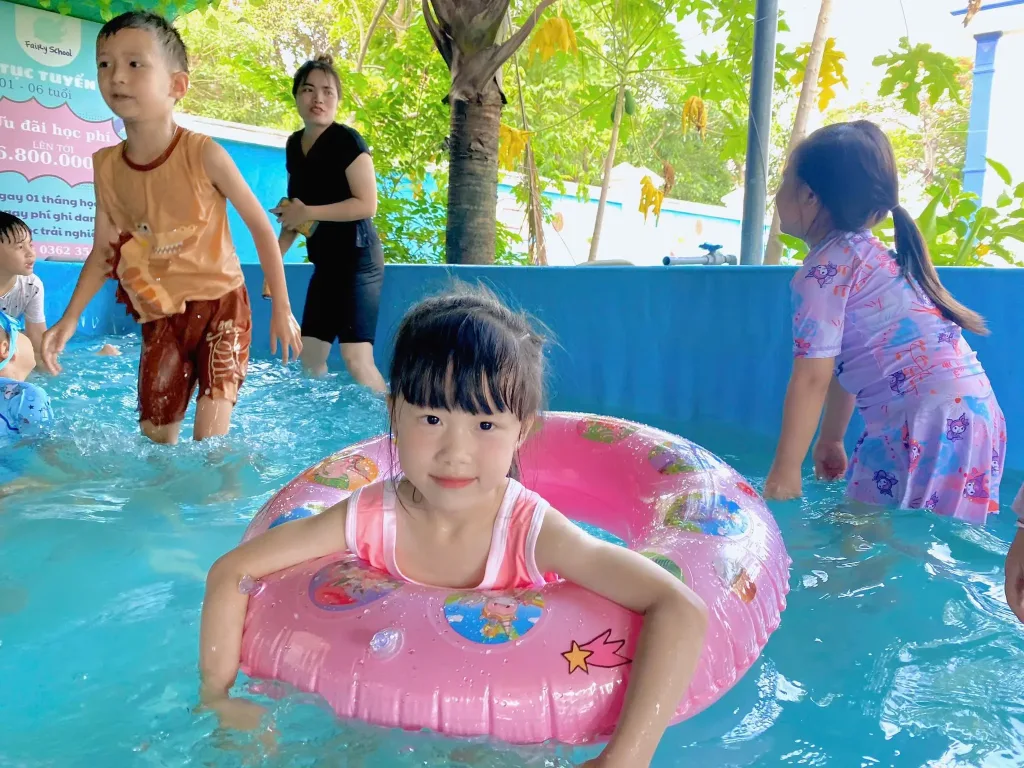 Lớp Bơi Miễn Phí Tại 3T Edu: Mùa Hè Năng Động Và An Toàn Cho Trẻ