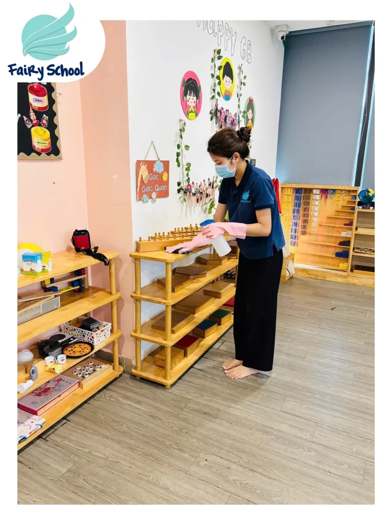 Vệ Sinh Lớp Học Hàng Tuần – Bảo Vệ Sức Khỏe Bé Yêu