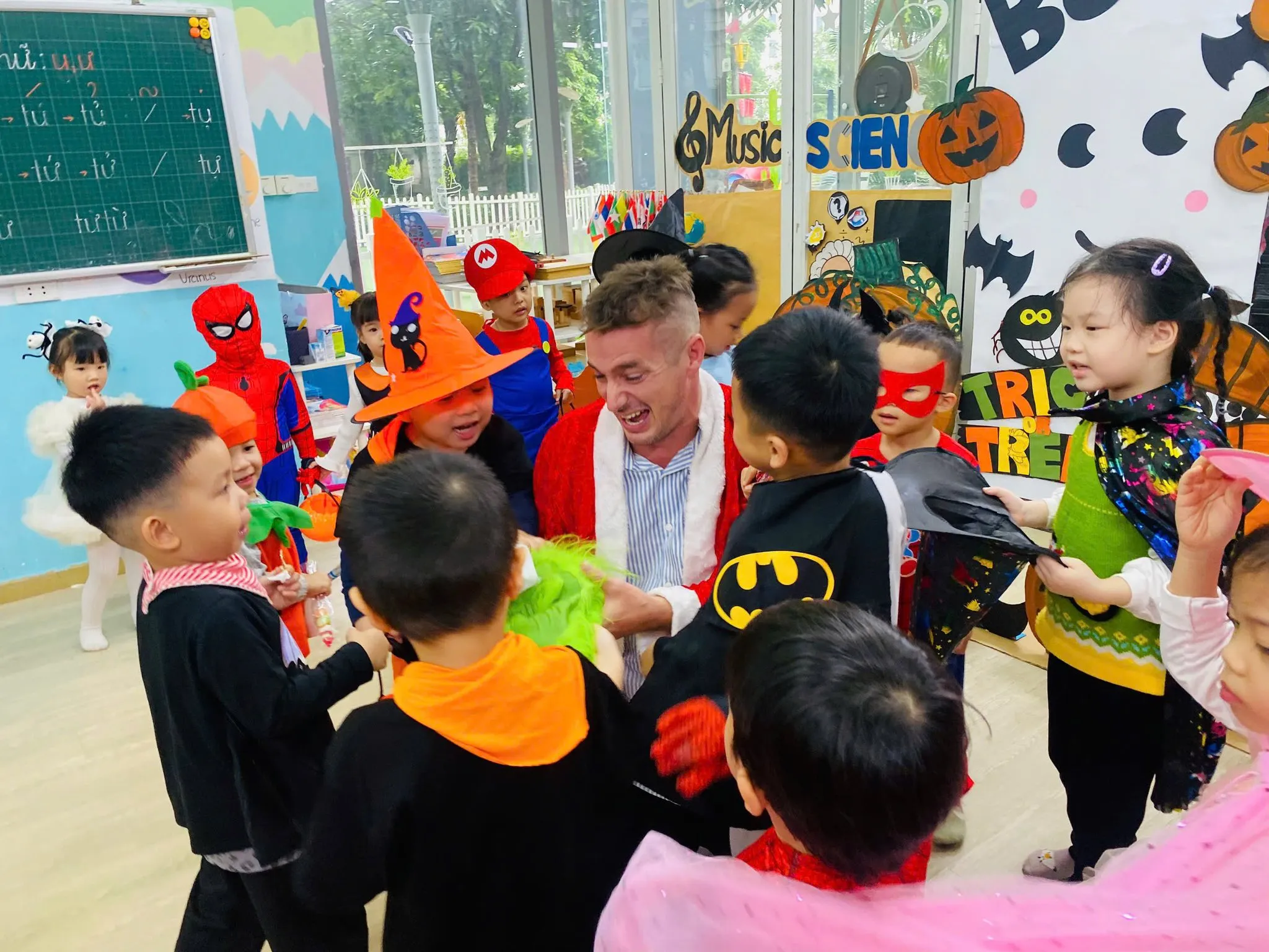 Halloween diệu kỳ của những phù thủy nhí 3T Edu